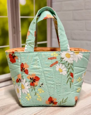 Helpful Heifer Kourtney Carryall