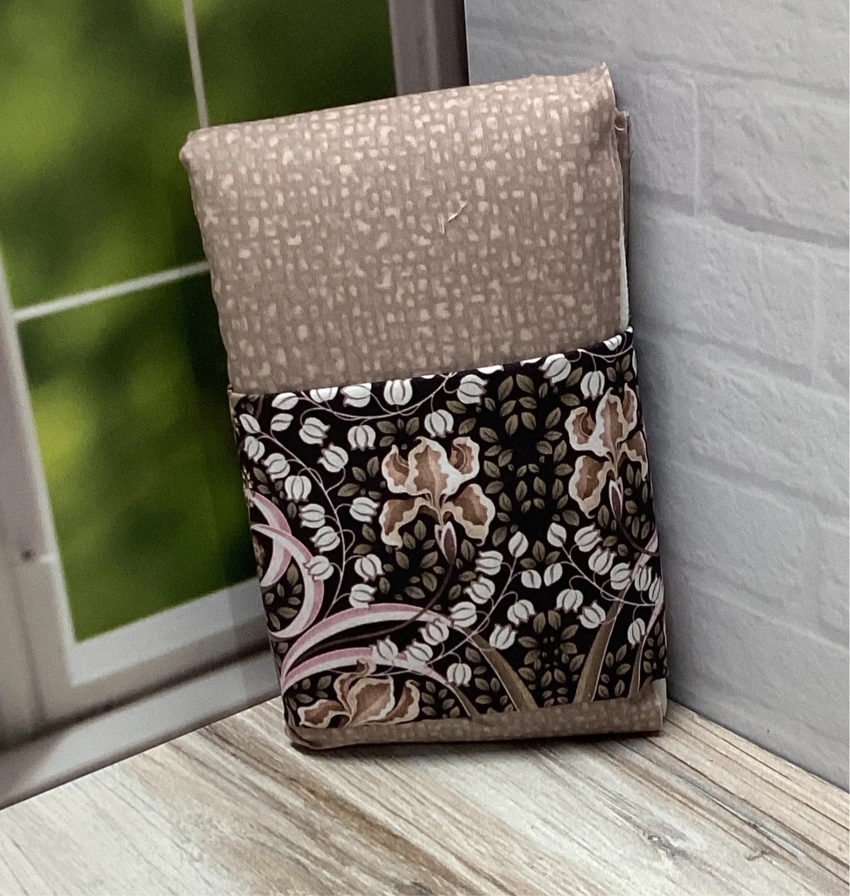 Helpful Heifer Kourtney Carryall